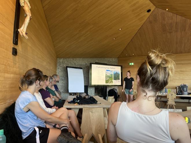 Trail running workshop in a wooden mountain hut