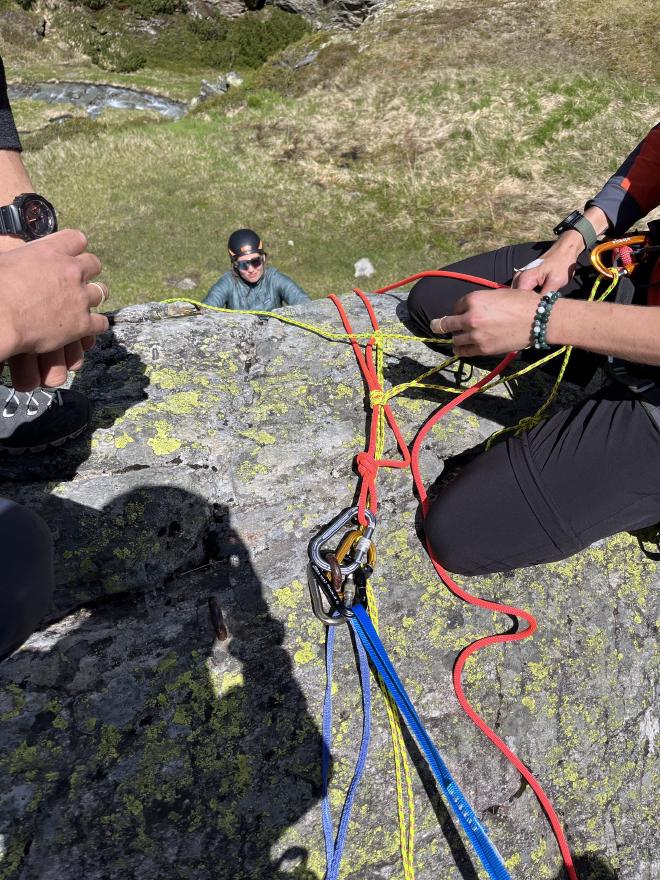 rope anchor carabiner rock training