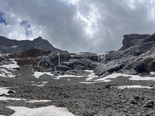 Waterfalls tumbling over the moraine in the Écrins