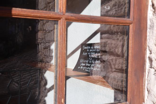 Handwritten welcome sign in auberge window