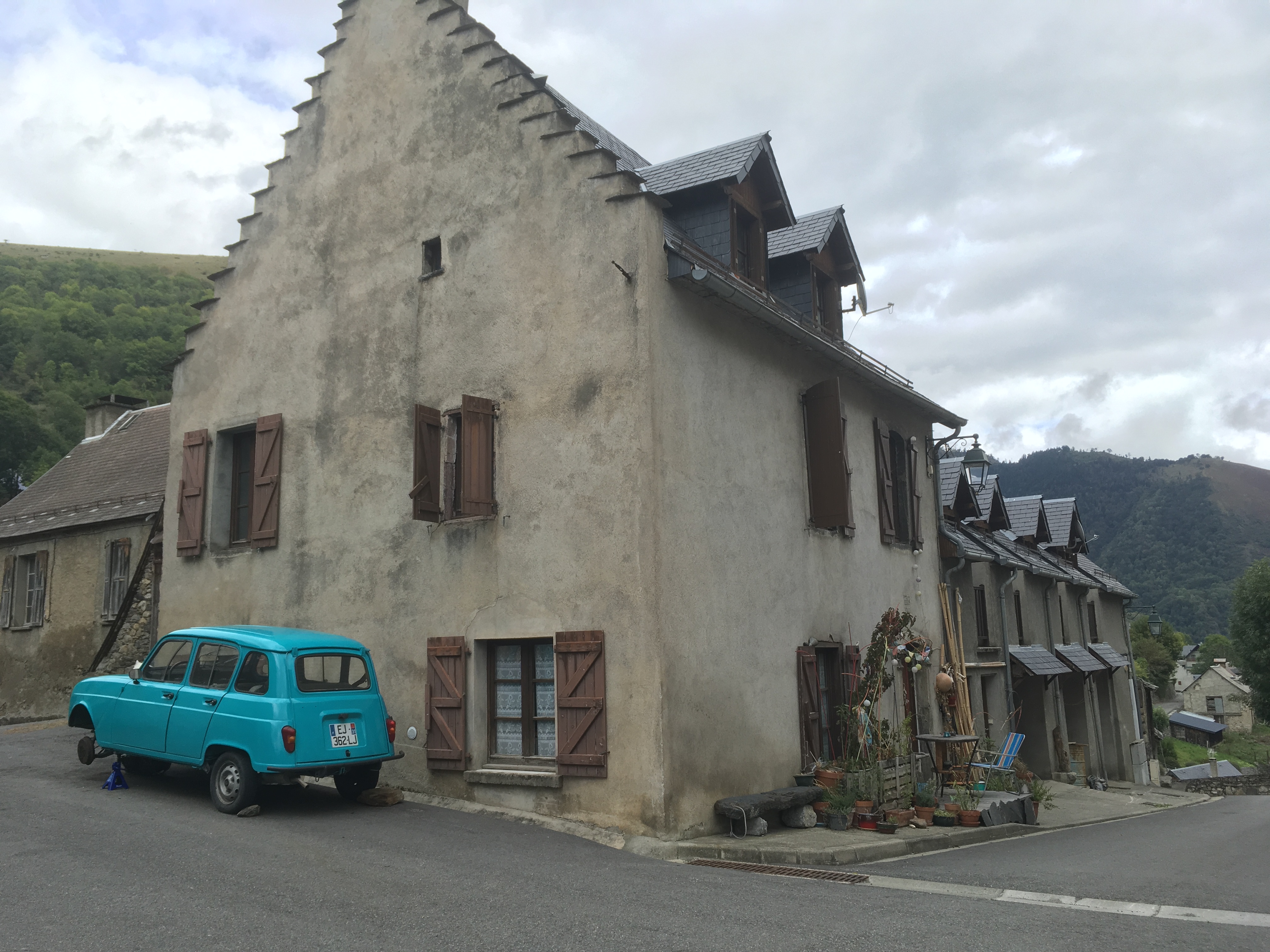 multiple-hikes-pyrenees-17